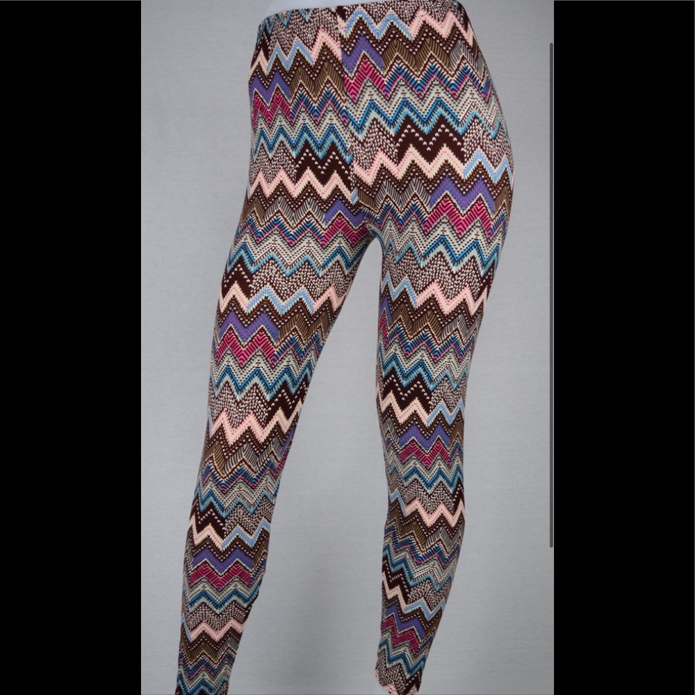 New Multi Chevron Pattern Peachskin Leggings OS PS